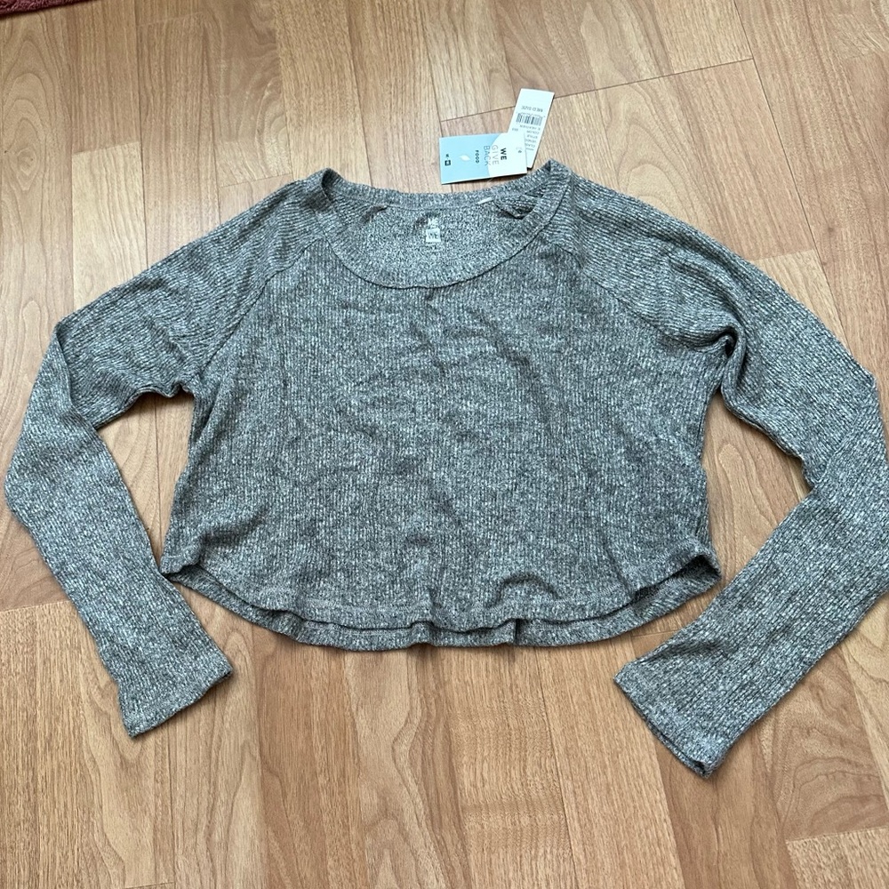 NWT Me to We Gray Ribbed Long Sleeve Cropped Tee